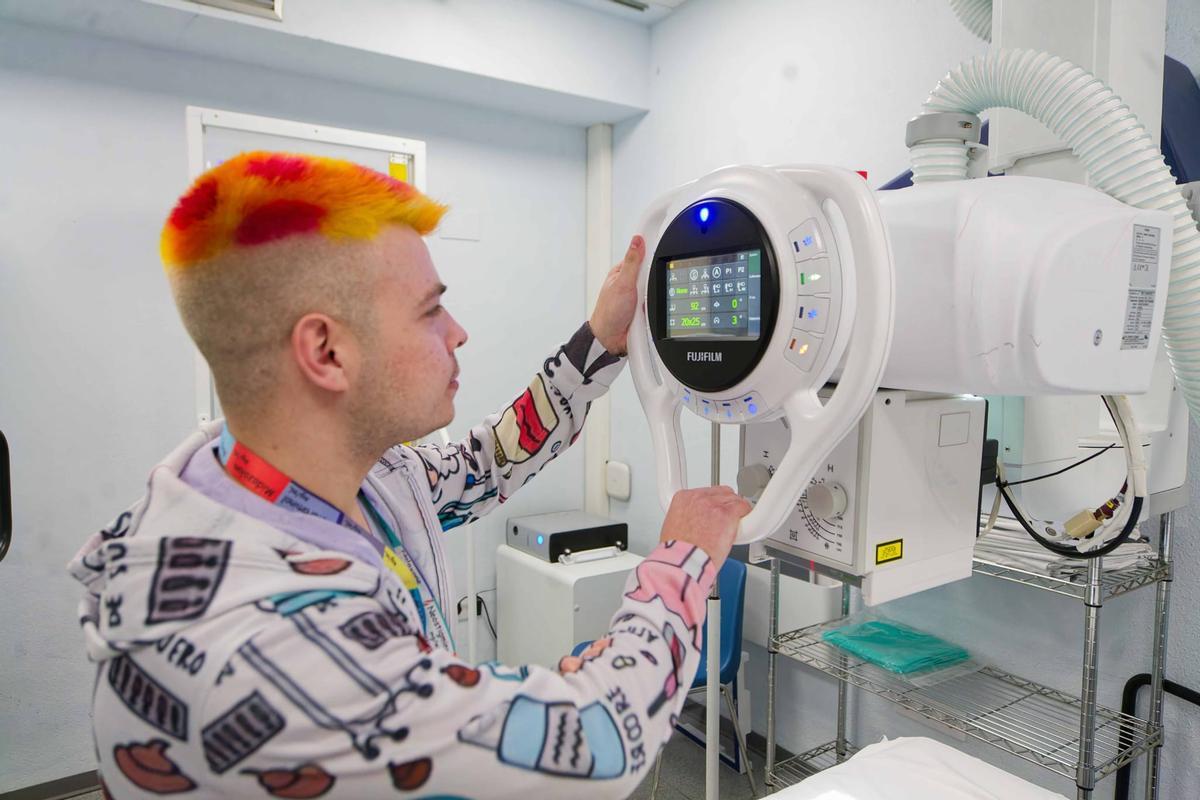 Adrià López-Ayala, en la sala de rayos.