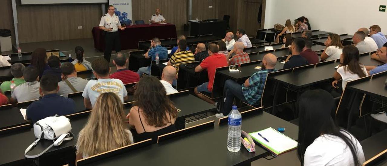 El curso reúne a expertos en delitos de odio de toda España en la Universidad Miguel Hernández.