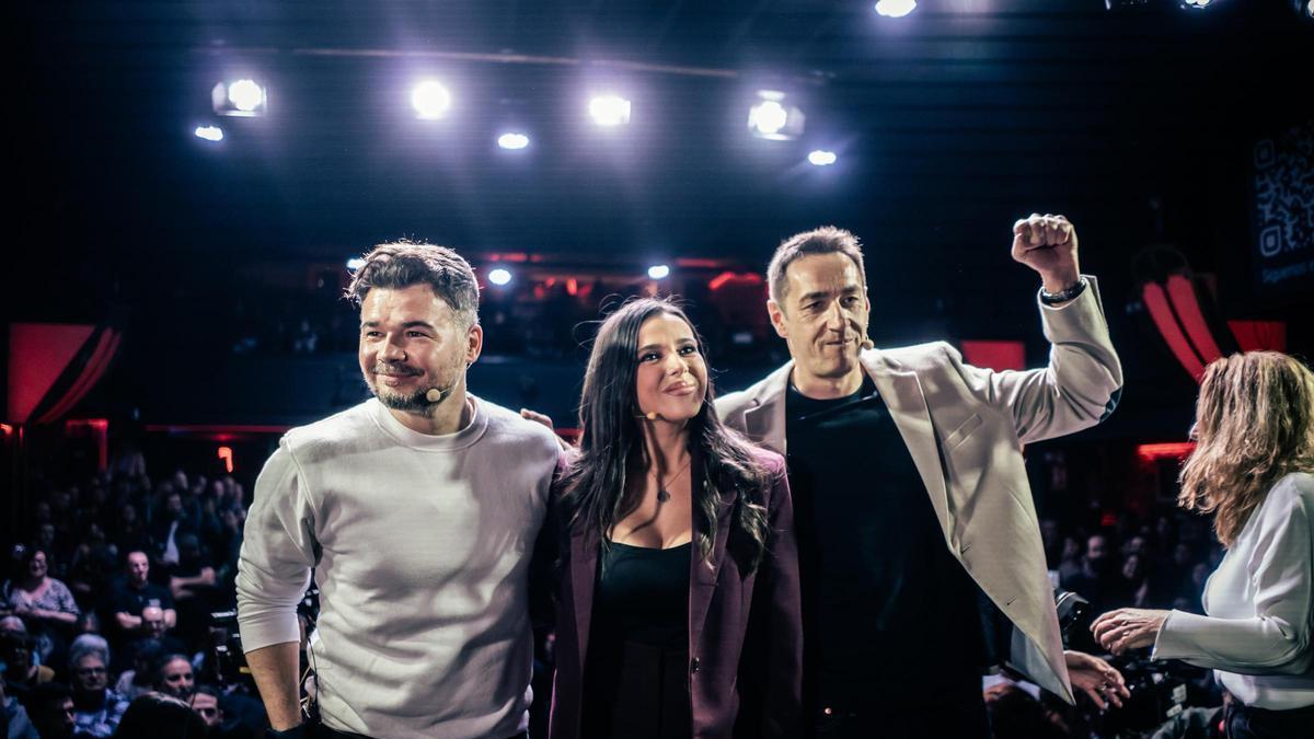 El portavoz de ERC en el Congreso, Gabriel Rufián;la periodista Sarah Santaolalla y el diputado de Más Madrid en la Asamblea, Emilio Delgado, durante un diálogo sobre el futuro de la izquierda alternativa.