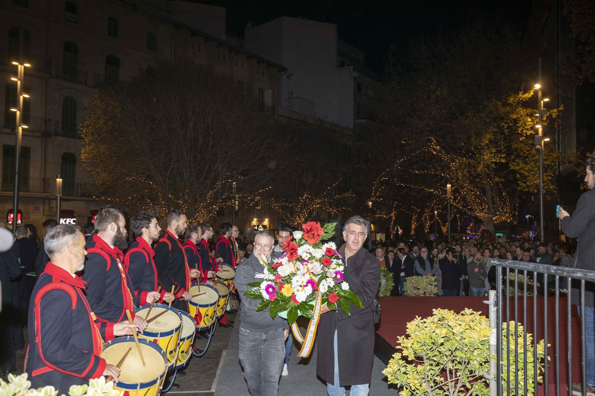 Diada de Mallorca: ofrenda floral a la estatua de Jaume I en Palma