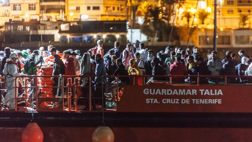 Salvamento Marítimo rescata cinco embarcaciones con 208 migrantes en aguas canarias