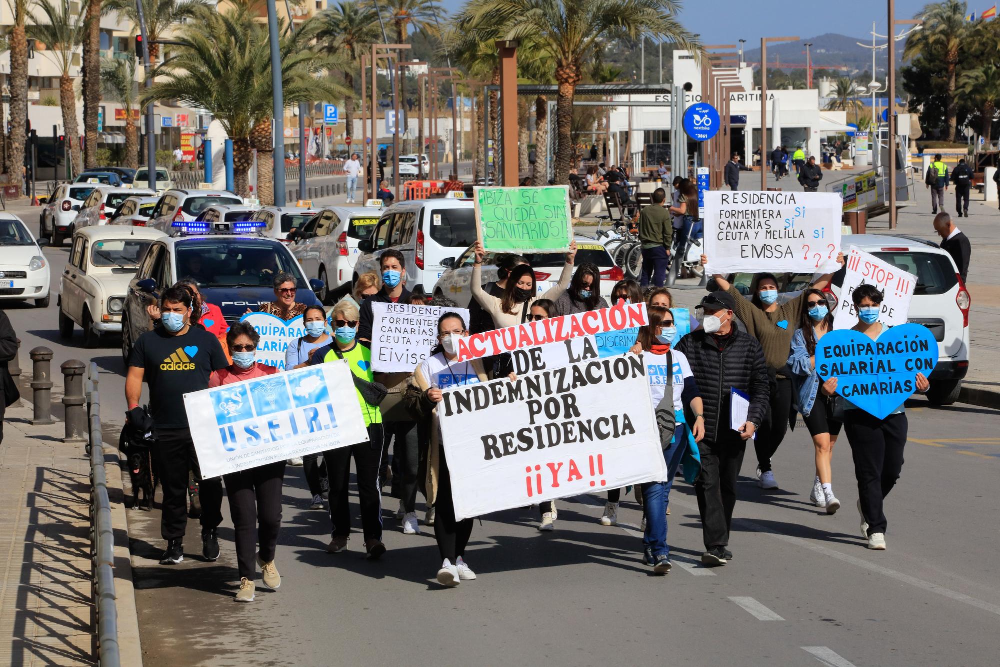 Manifestación de sanitarios por el plus de residencia en Ibiza