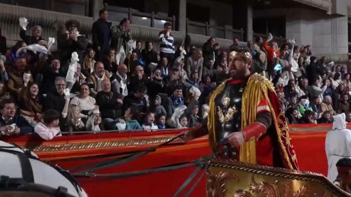 LÓPEZ MIRAS CUADRIGA | López Miras, presidente de la Región de Murcia, monta una cuadriga en el Viernes Santo de Lorca