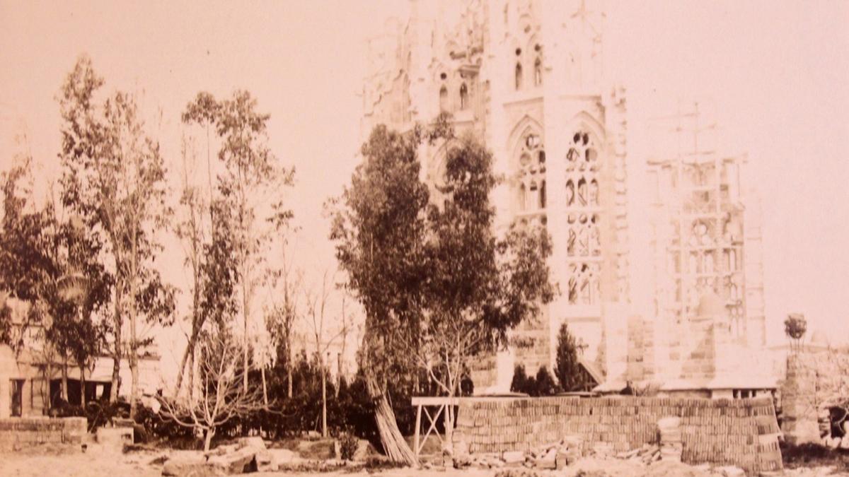 El ábside de la Sagrada Família, en 1892.