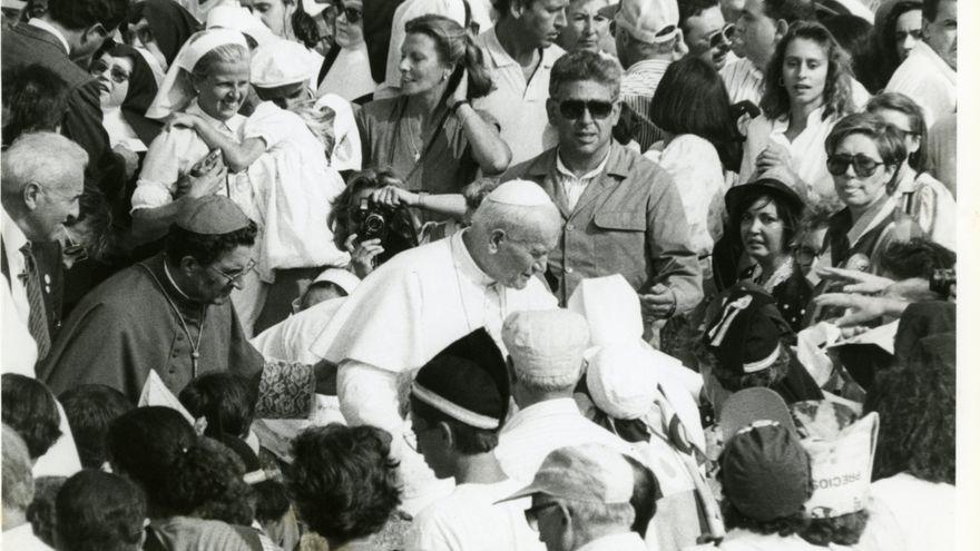 El día que Llanera tocó el cielo: las imágenes de la histórica visita de Juan Pablo II a La Morgal.