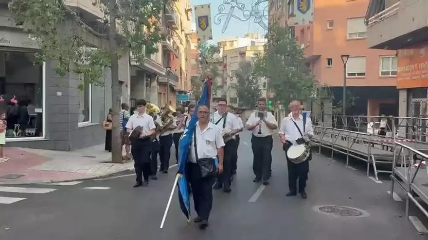 El barrio alicantino de San Blas llena sus calles de música con la Entrada de Bandas