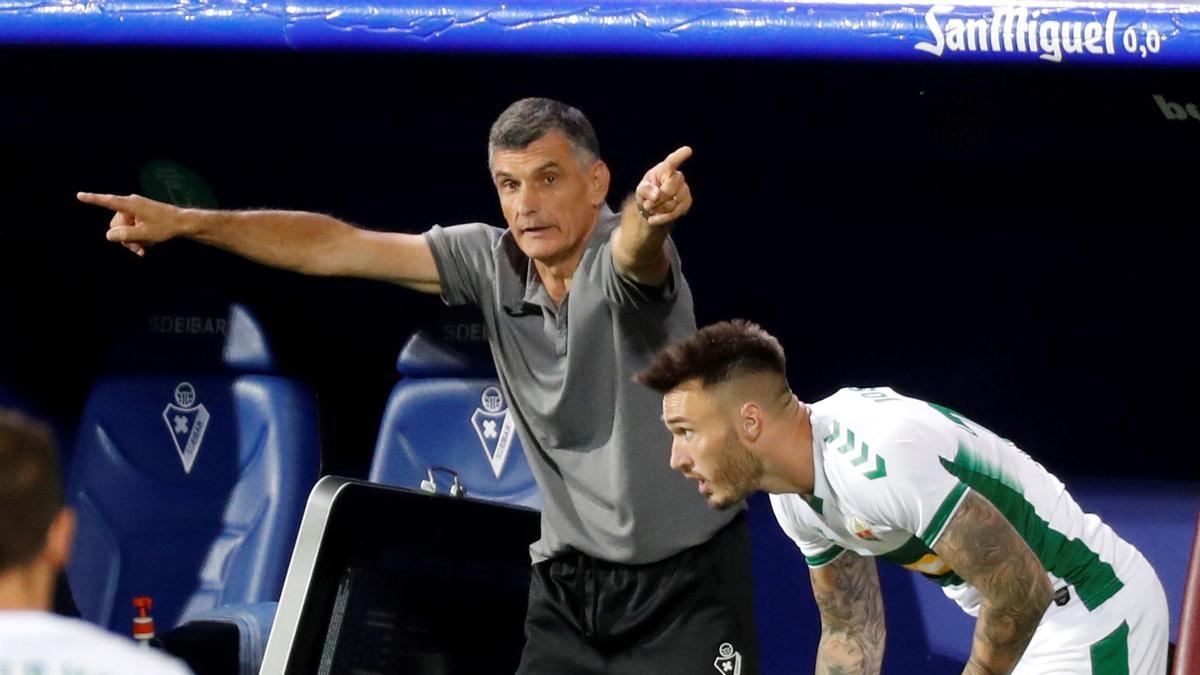 Mendilibar dando instrucciones durante el partido frente al Elche