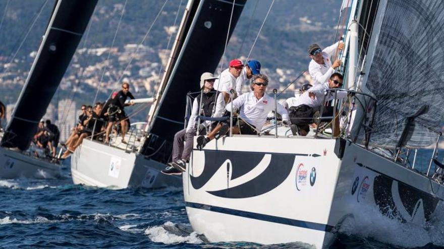 El barco de Luis Senís gana el Mundial de la clase Swan 45 en Palma