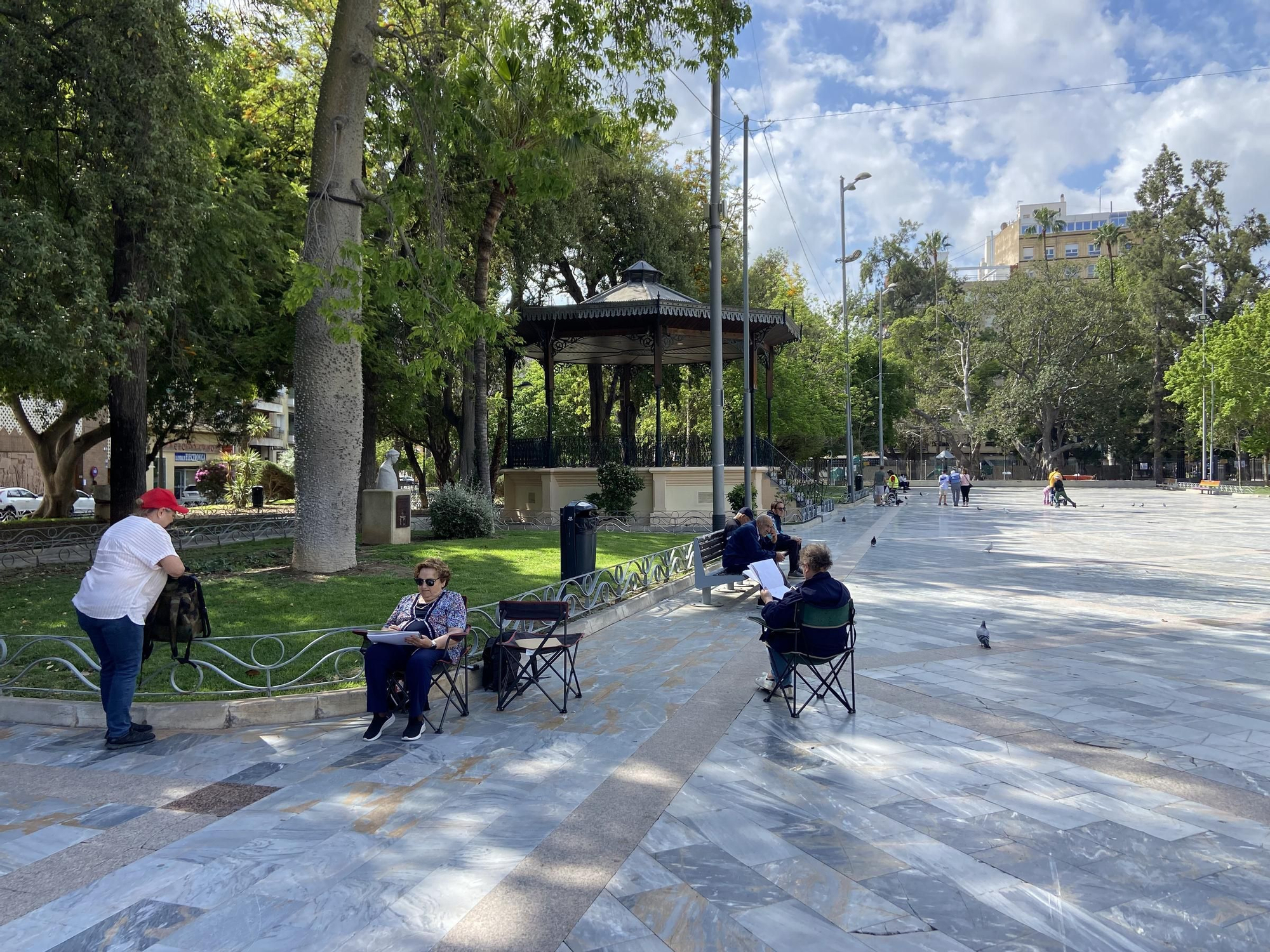 Orihuela vista a pie de calle por 31 dibujantes urbanos