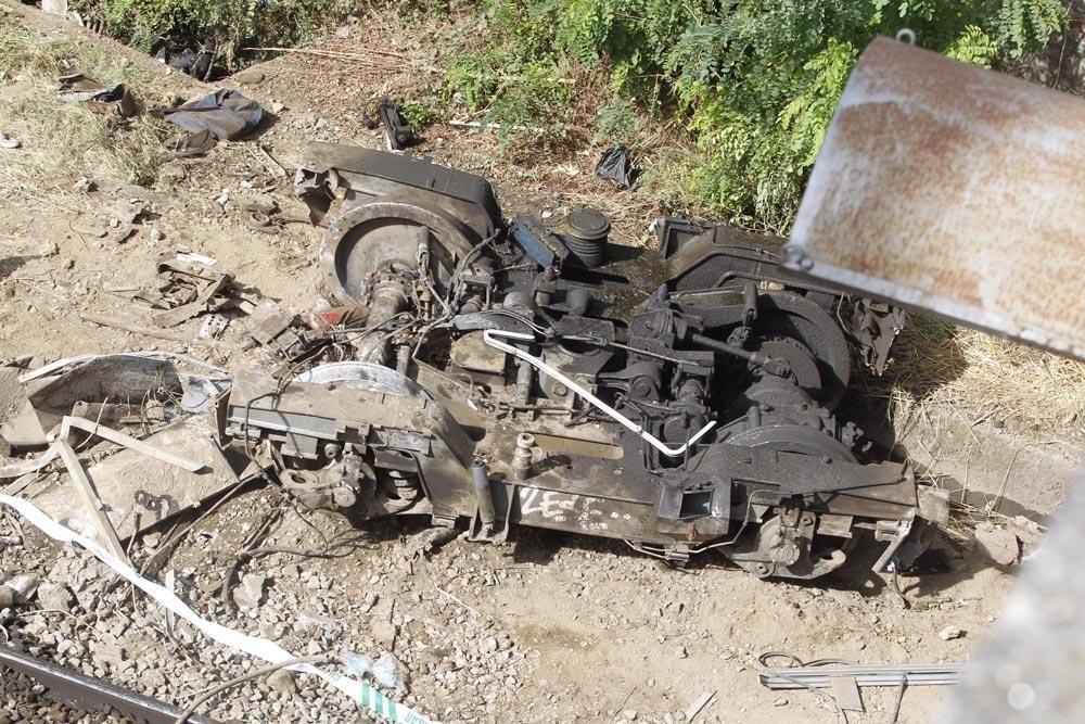 Accidente de tren en O Porriño | Retiran el primer vagón de la vía