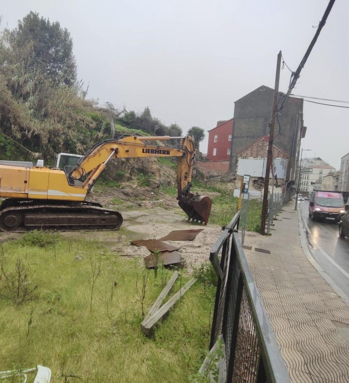 El solar, ayer, ganado con el derribo del pasado mayo. | SANTOS ÁLVAREZ
