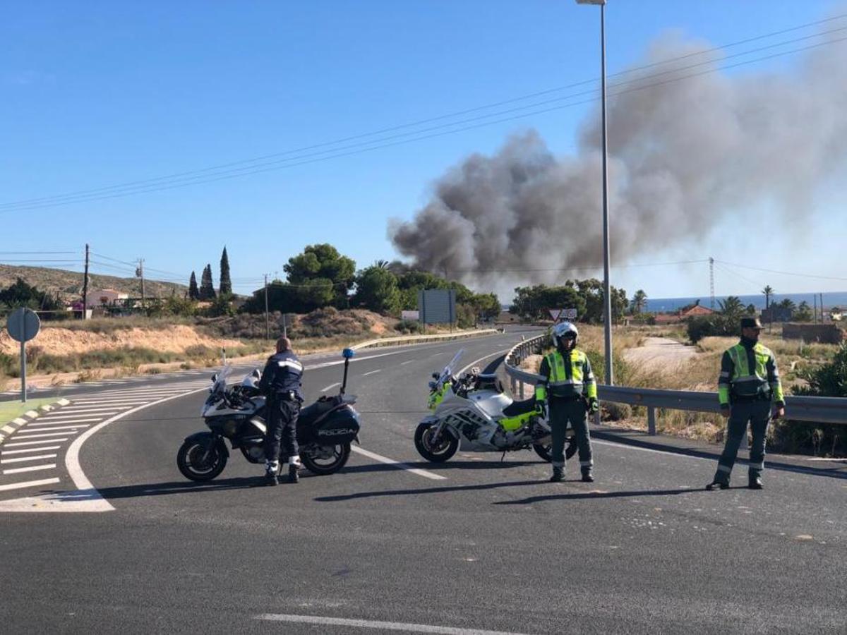 El fuego se encuentra a pocos kilómetros de IFA y del aeropuerto El fuego se encuentra a pocos kilómetros de IFA y del aeropuerto