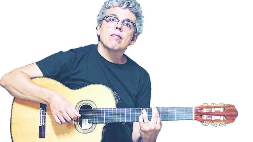 Pedro Guerra: &quot;A través de las canciones intento mantener un diálogo conmigo y con el mundo&quot;