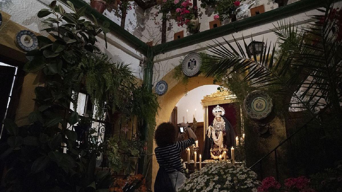 Los Patios abren en Córdoba por el Jueves Santo.