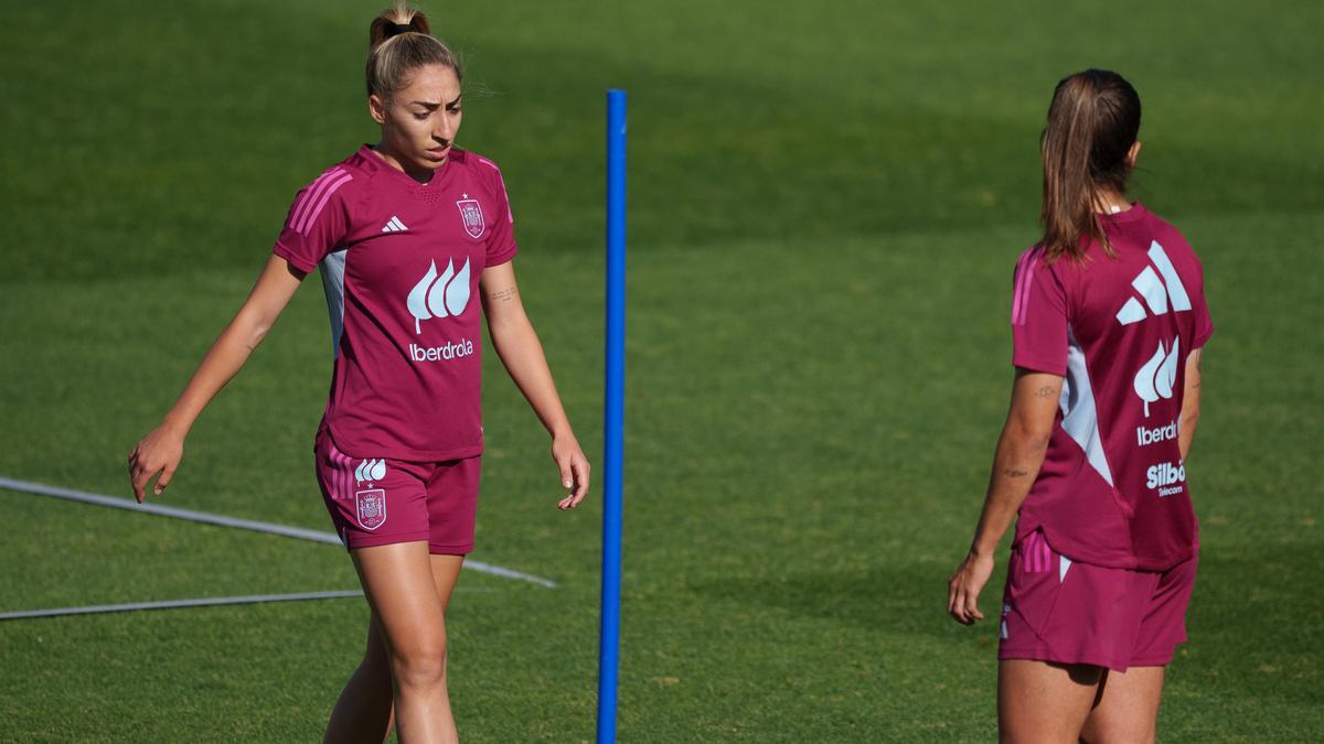 Olga Carmona durante la jornada de entrenamiento de la Selección Olímpica de Fútbol Femenino de España celebrada en la Ciudad del Fútbol el 8 de julio de 2024 en Las Rozas, Madrid, España