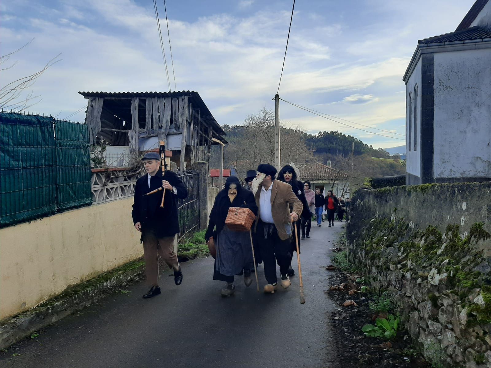 Los Aguilandeiros recorren San Xuan de Villapañada: así ha sido su recorrido por la parroquia moscona