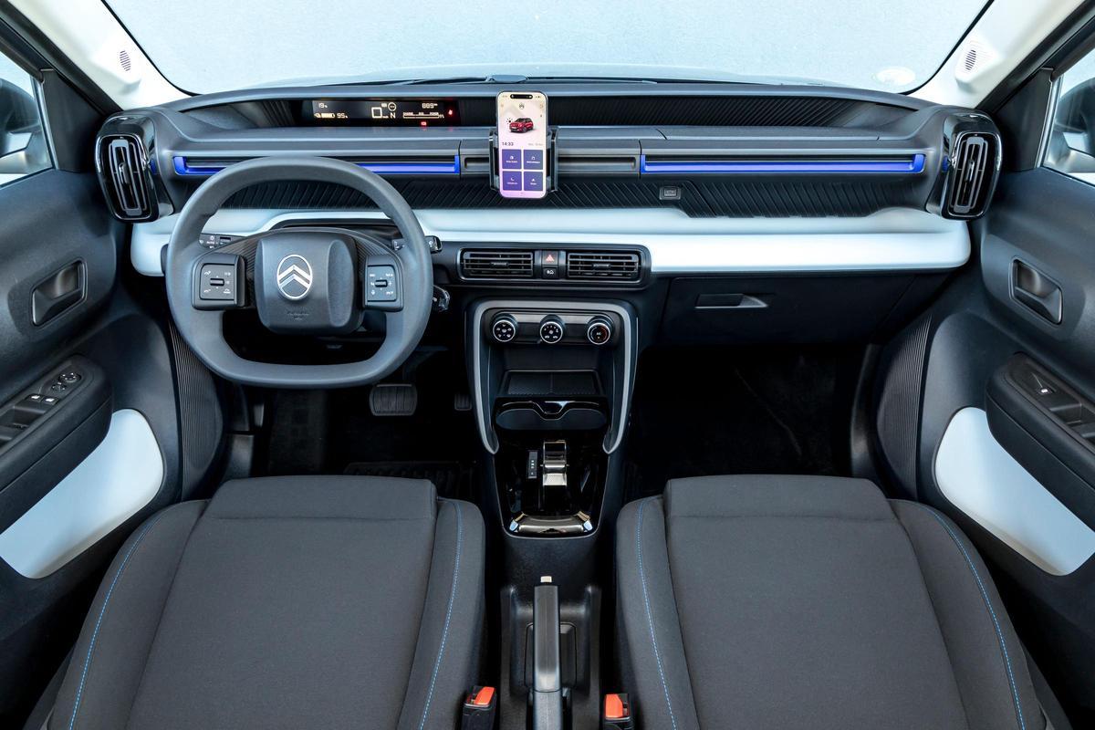 Esta versión híbrida del Citroën C3 mantiene intactas todas las virtudes del resto de la gama y destaca por su atractivo y amplio espacio interior