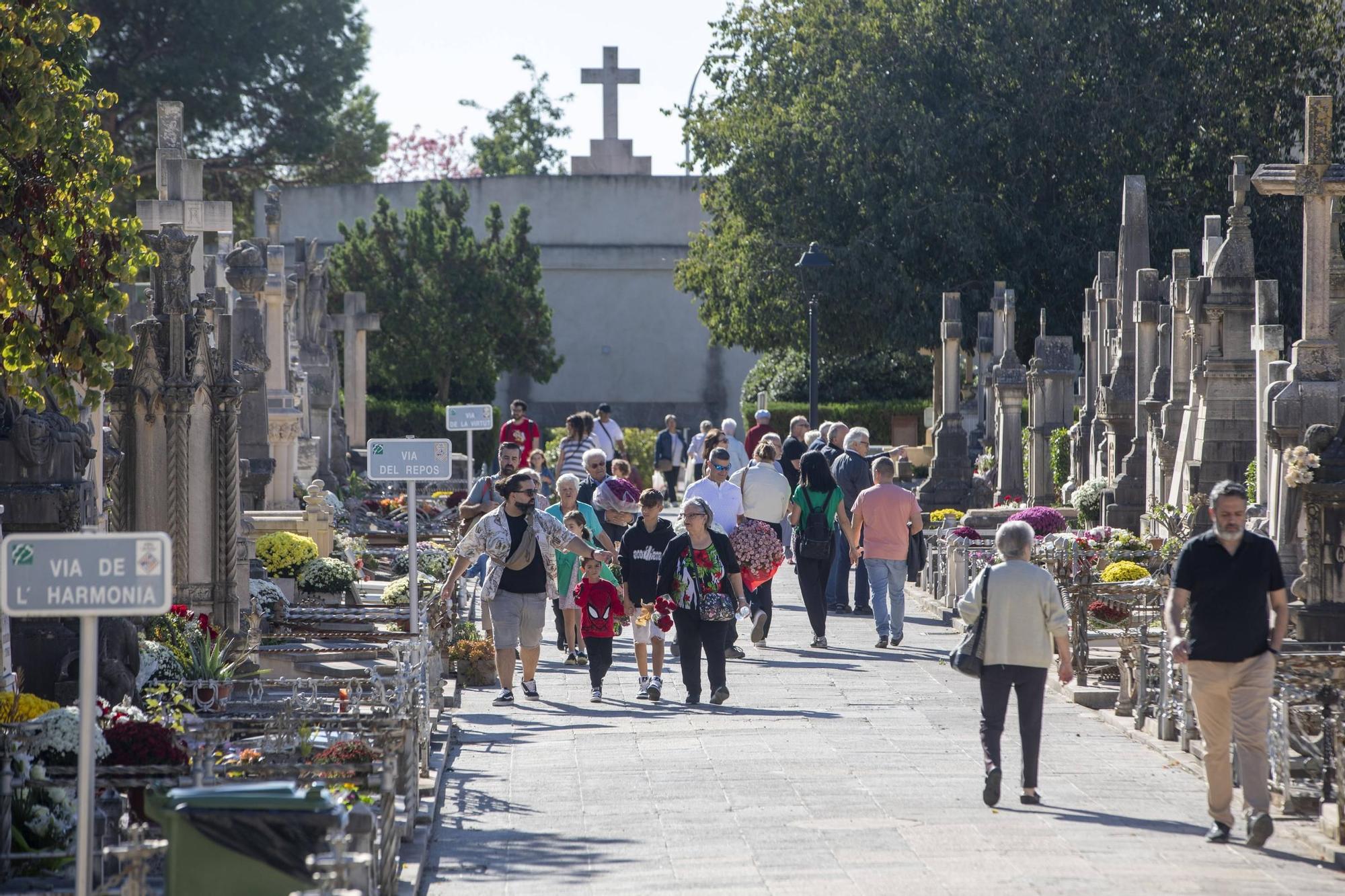 El día de Tots Sants en el cementerio de Palma