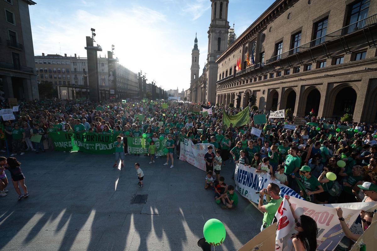 Cabecera de la manifestación, este miércoles, en la plaza del Pilar.