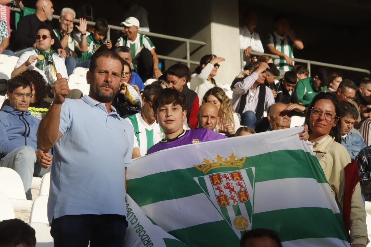 Córdoba CF-Cádiz: las imágenes de la afición blanquiverde en El Arcángel Córdoba CF-Cádiz: las imágenes de la afición blanquiverde en El Arcángel