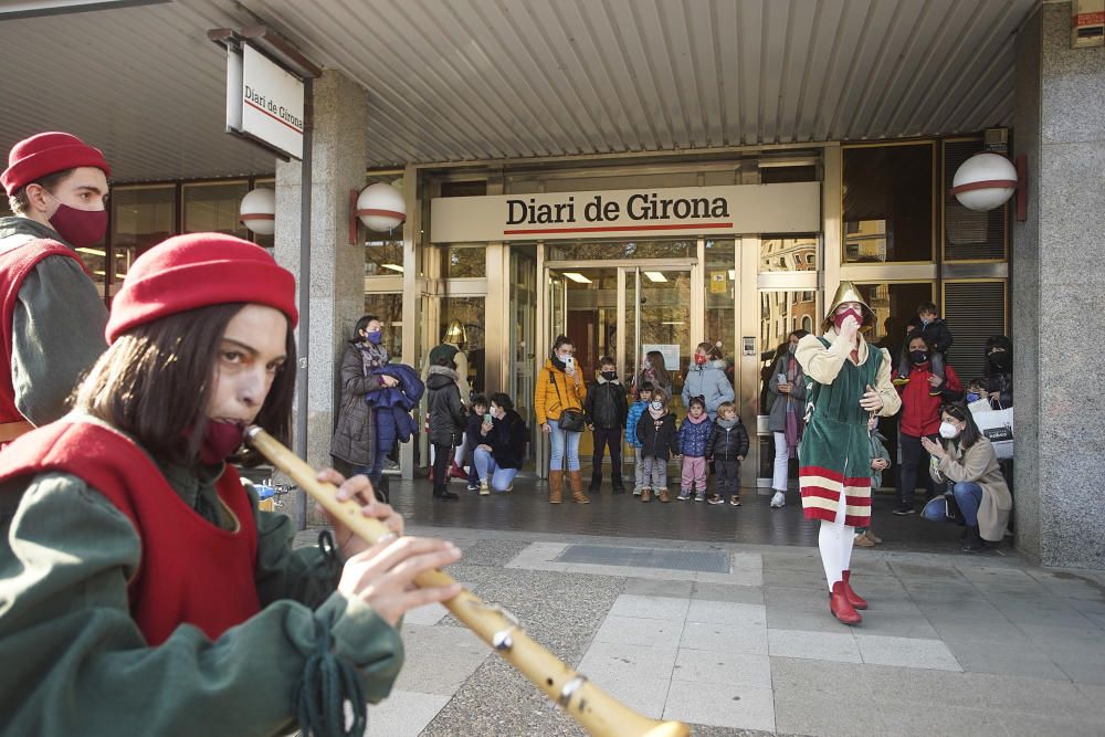 Els patges reials porten la màgia als barris de Girona