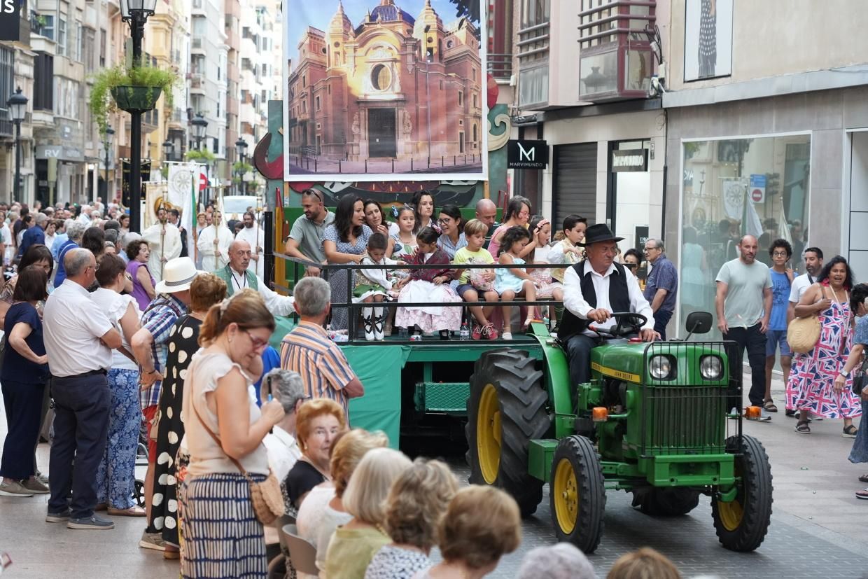 Castelló recibe con honores al Santísimo en la procesión del Corpus Christi