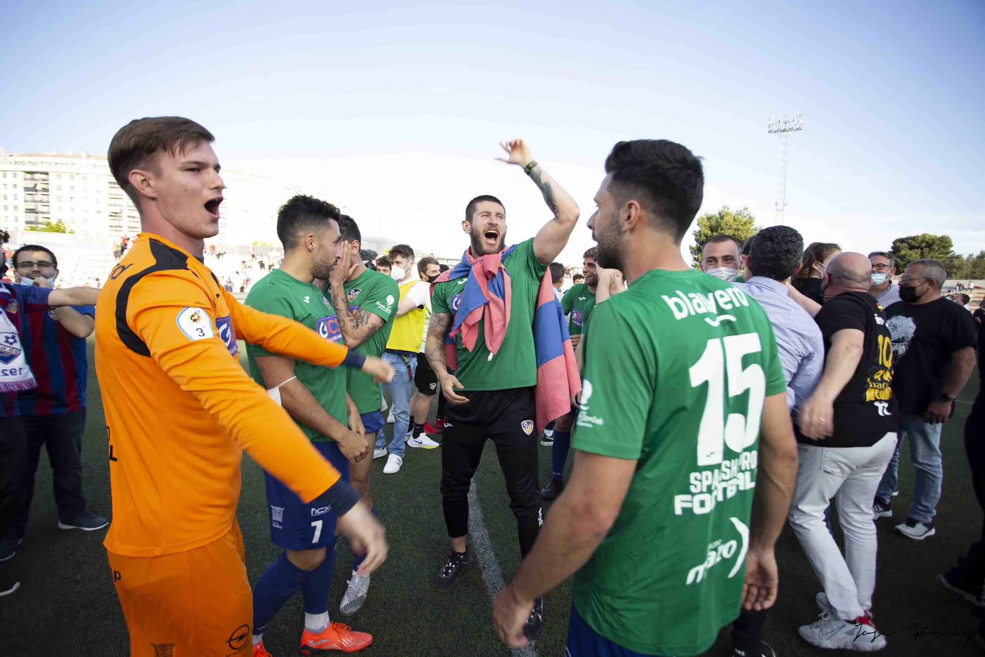 La UD Alzira celebra el ascenso a Segunda RFEF