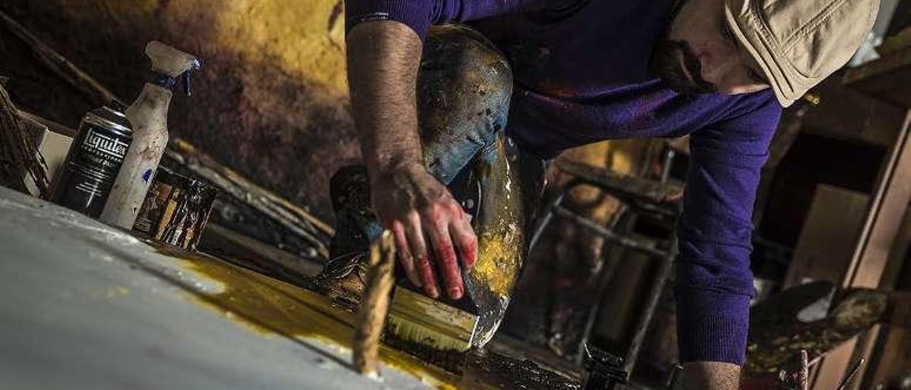 Marcos Tamargo, en su taller de trabajo.