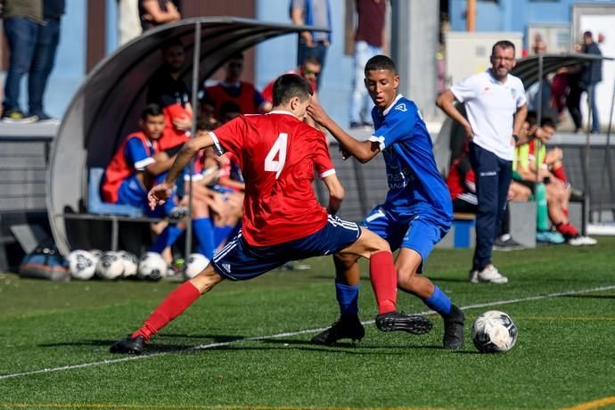 25-01-20  DEPORTES. CAMPOS DE FUTBOL DE LA ZONA DEPORTIVA DEL PARQUE SUR EN  MASPALOMAS. MASPALOMAS. SAN BARTOLOME DE TIRAJANA.  San Fernando de Maspalomas Santos- Veteranos del Pilar (Cadetes).  Fotos: Juan Castro.  | 25/01/2020 | Fotógrafo: Juan Carlos Castro