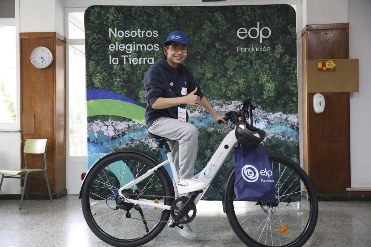 Uno de los miembros del equipo naranja, ganador del encuentro