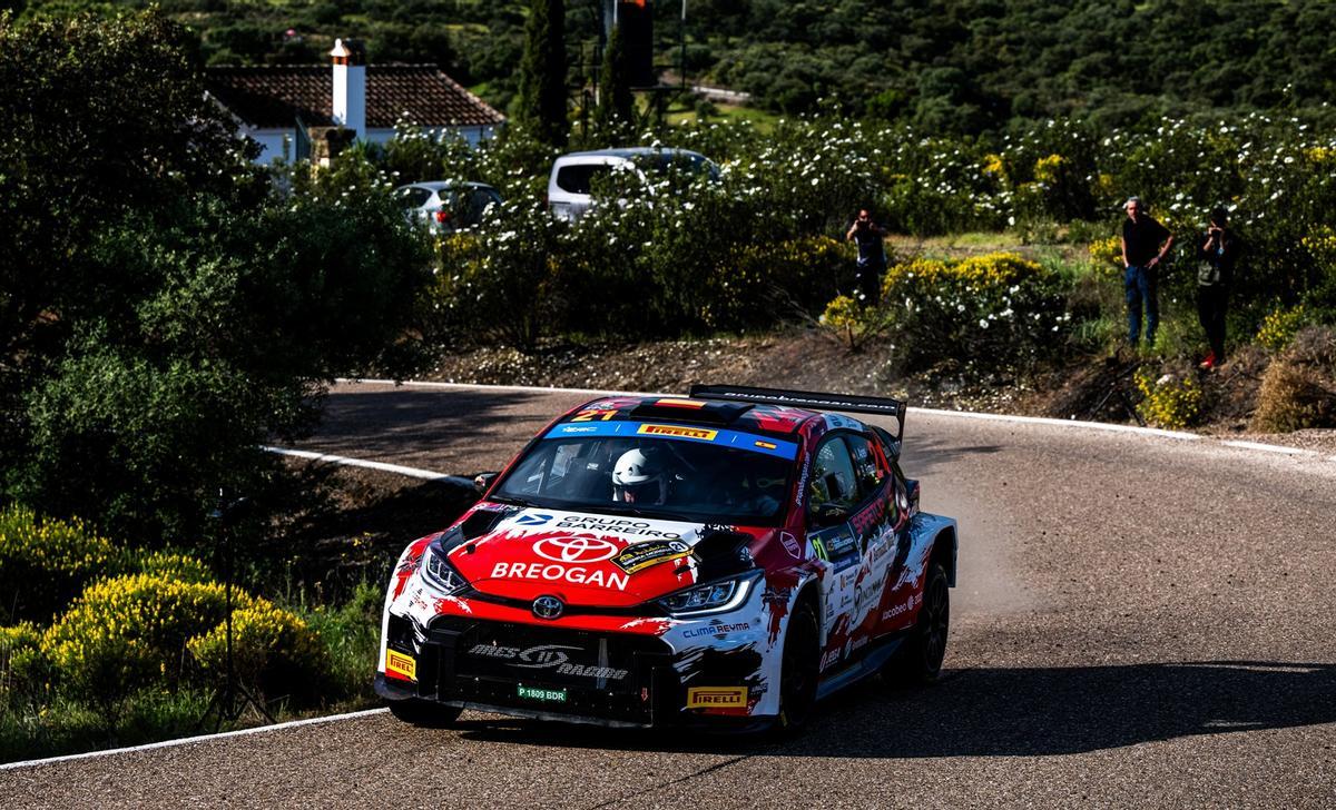 Iván Ares (Toyota Yaris GR), durante la etapa del sábado.