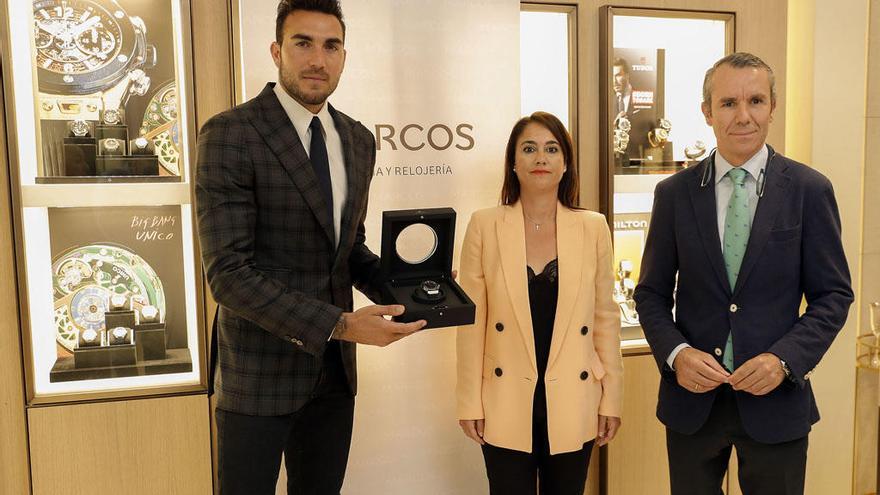 El MVP del Málaga CF. Joyería Marcos y Hublot premian a Roberto.