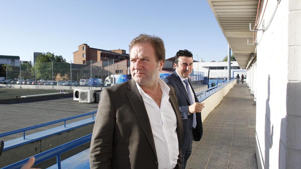 Mariano Casasnovas, junto al palco del estadio del Alcorcón en 2014.