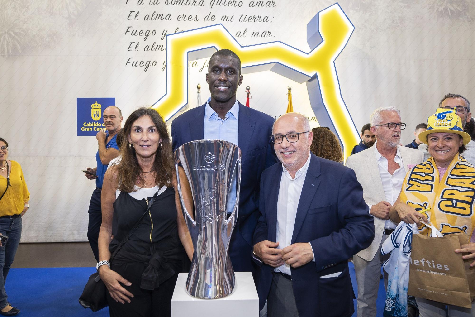 Celebración de la Eurocopa del CB Gran Canaria en el Cabildo grancanario