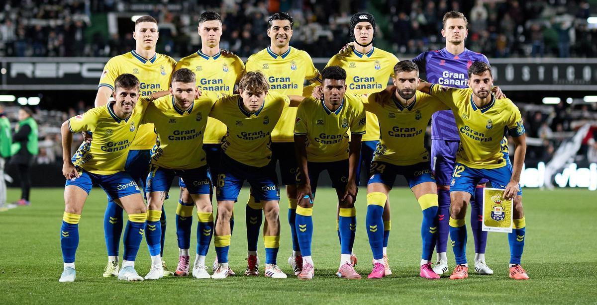 El once inicial de la UD, ayer domingo, antes de la disputa de la 16ª jornada.