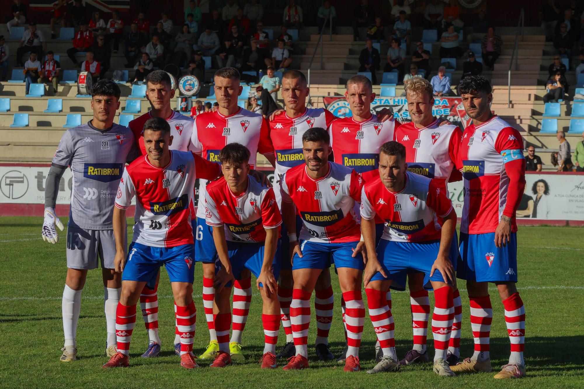 Las imágenes de la contundente victoria del Arosa al Barbadás (3-0)