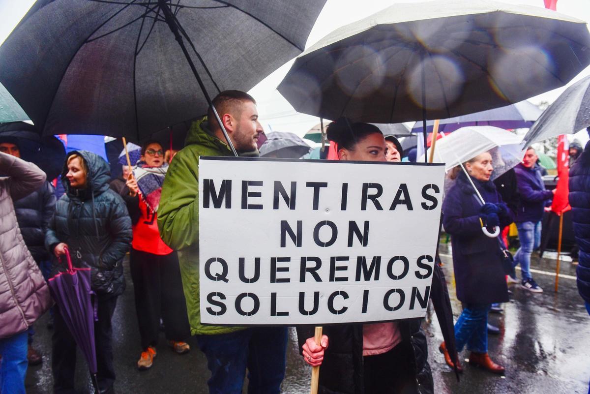Manifestación de los trabajadores de Losán y Aserpal de Vilasantar a Curtis Manifestación de los trabajadores de Losán y Aserpal de Vilasantar a Curtis