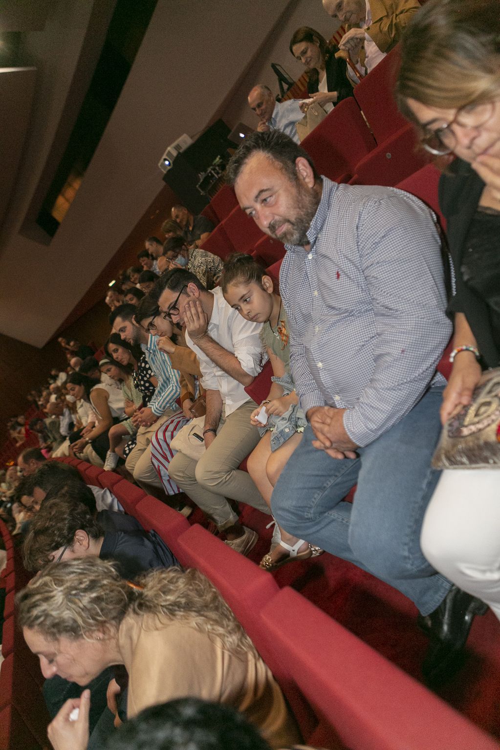 En imágenes: Así ha sido la graduación de Biología y Biotecnología en el Centro Niemeyer, en Avilés