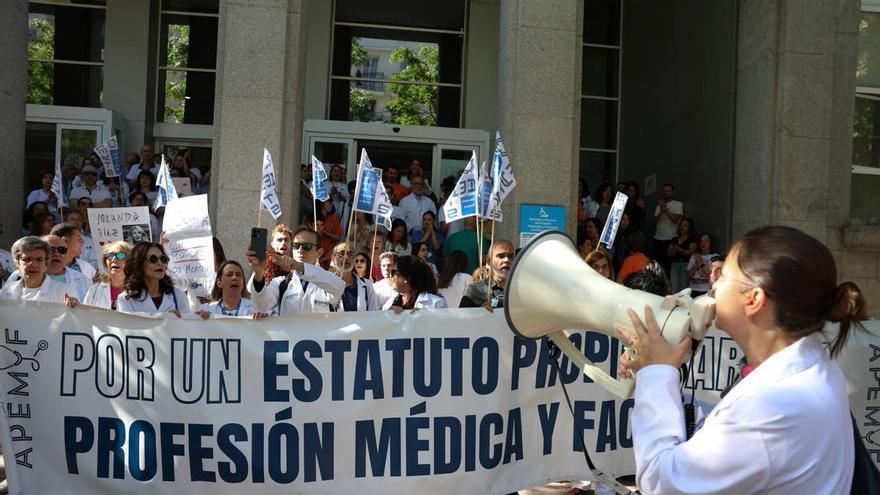 Sanidad cifra en 127 millones el coste del nuevo Estatuto Marco para Galicia en cinco años y calcula que exigirá 283 profesionales más