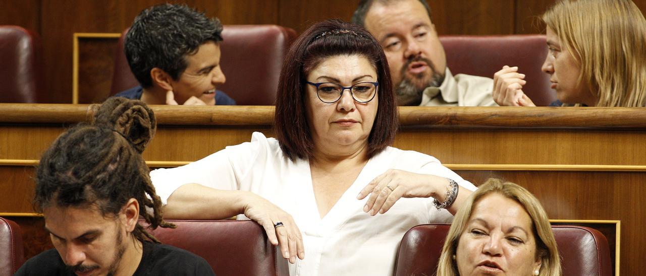 Alberto Rodríguez, Carmen Valido y Meri Pita en el hemiciclo en 2015.