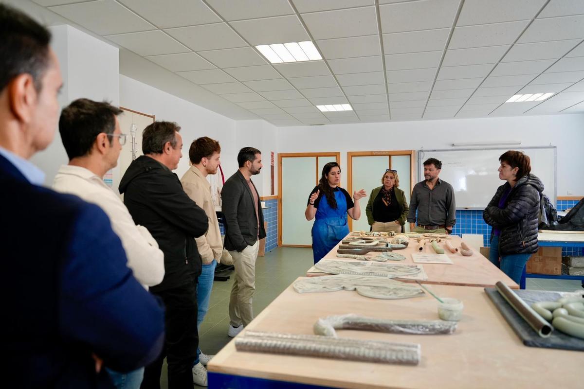 Foto de la visita del equipo de gobierno a CeramicRes.