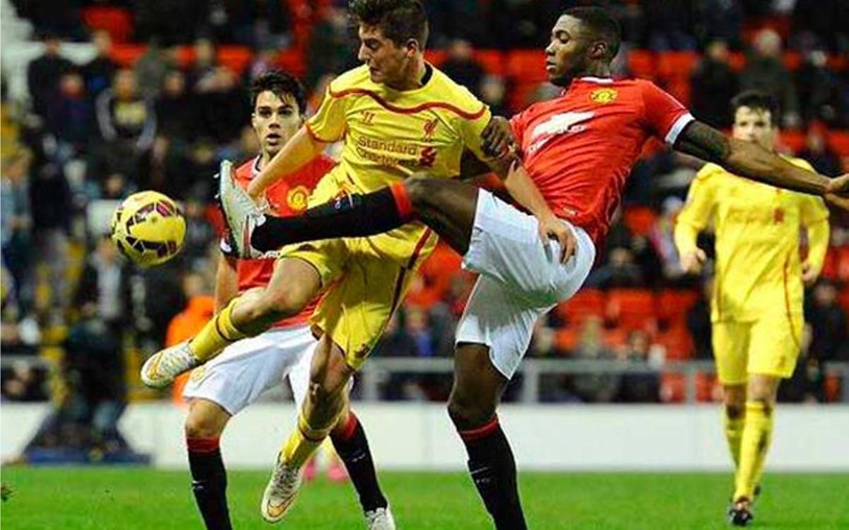 Sergi Canós en un partido con el equipo sub'21 del Liverpool