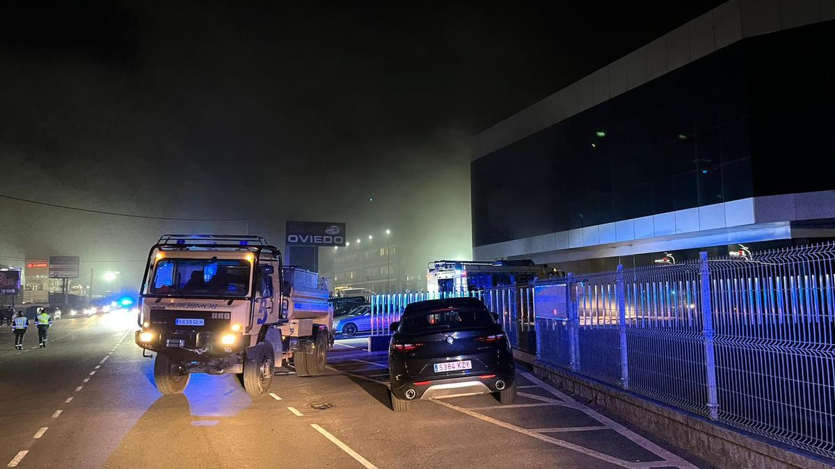 Incendio en desguaces Oviedo, en Granda (Siero)