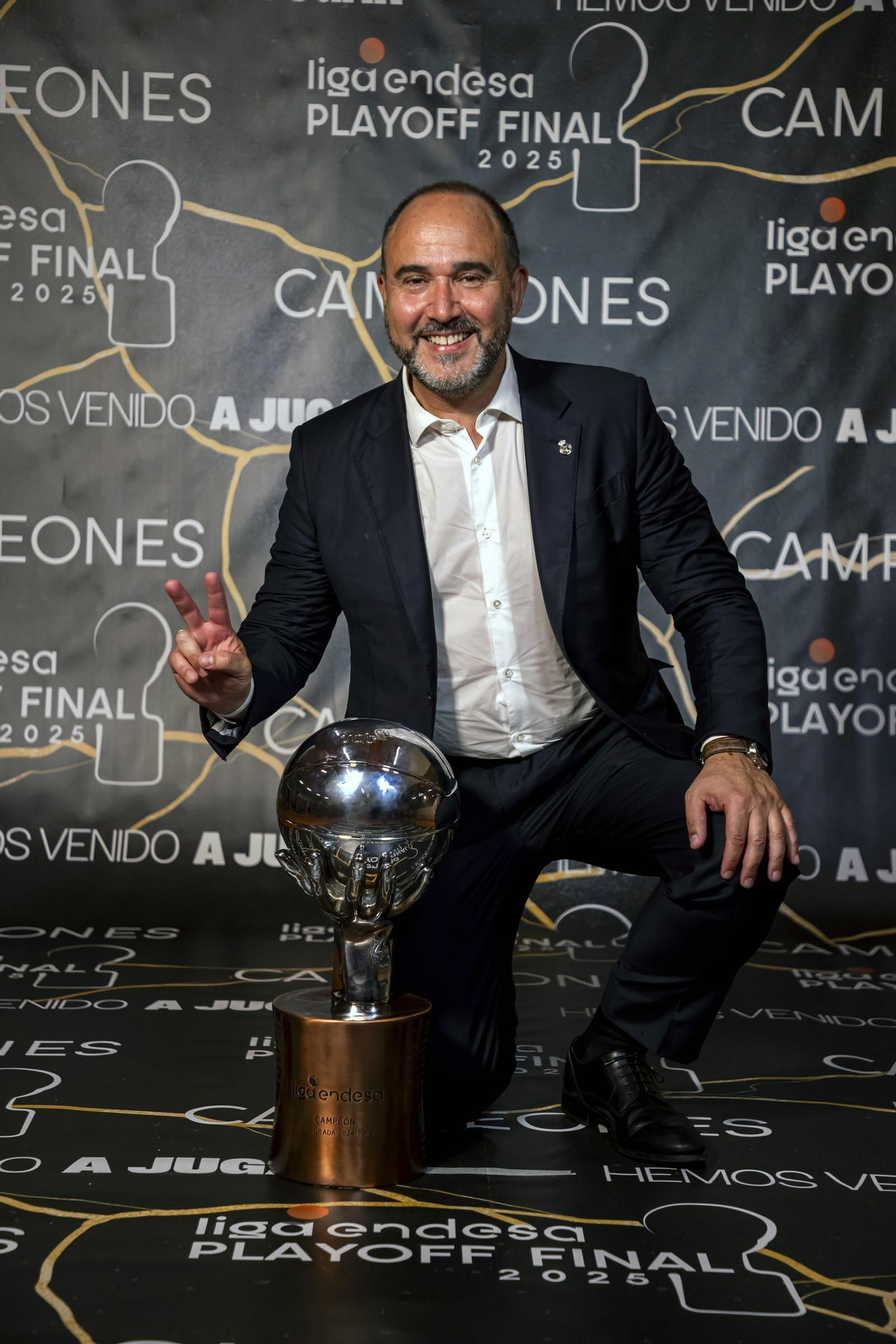 RS819387_J45 VBC-RMB Firmar acb Photo - Emilio Cobos.jpg