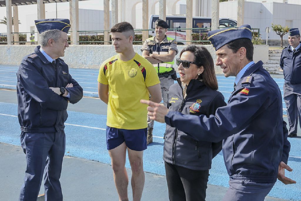 Todas las imágenes de la visita de la ministra de Defensa a la Academia General del Aire de San Javier