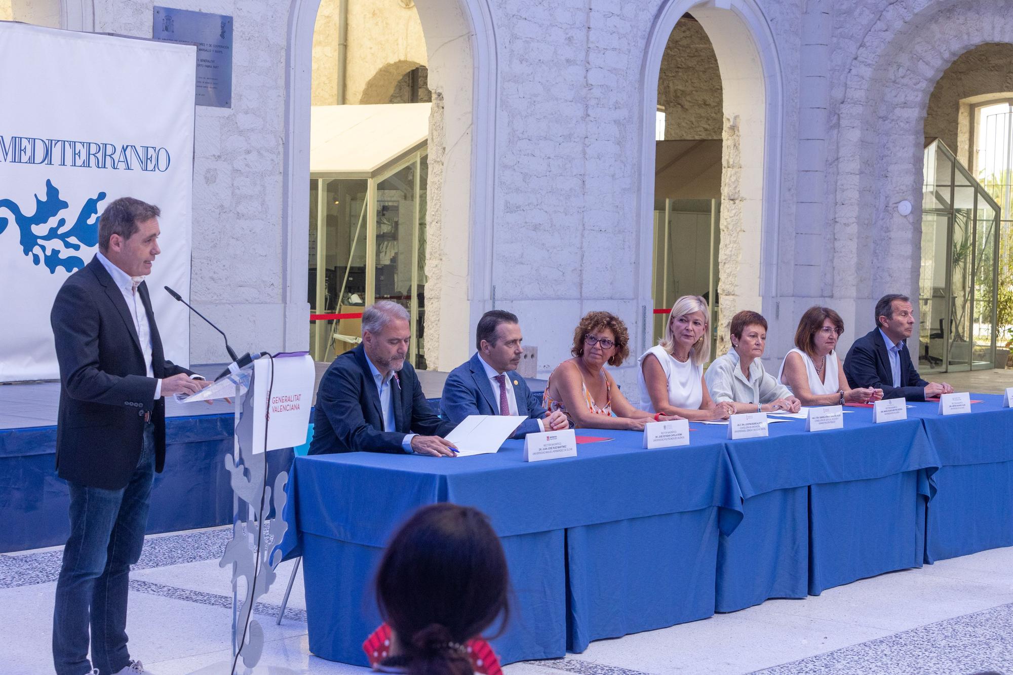 Firma del convenio entre Generalitat y Universidades para facilitar la movilidad de las víctimas de violencia de género