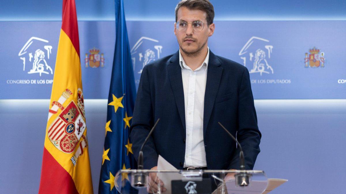 El diputado de Sumar Aragón, Jorge Pueyo, comparece en rueda de prensa.