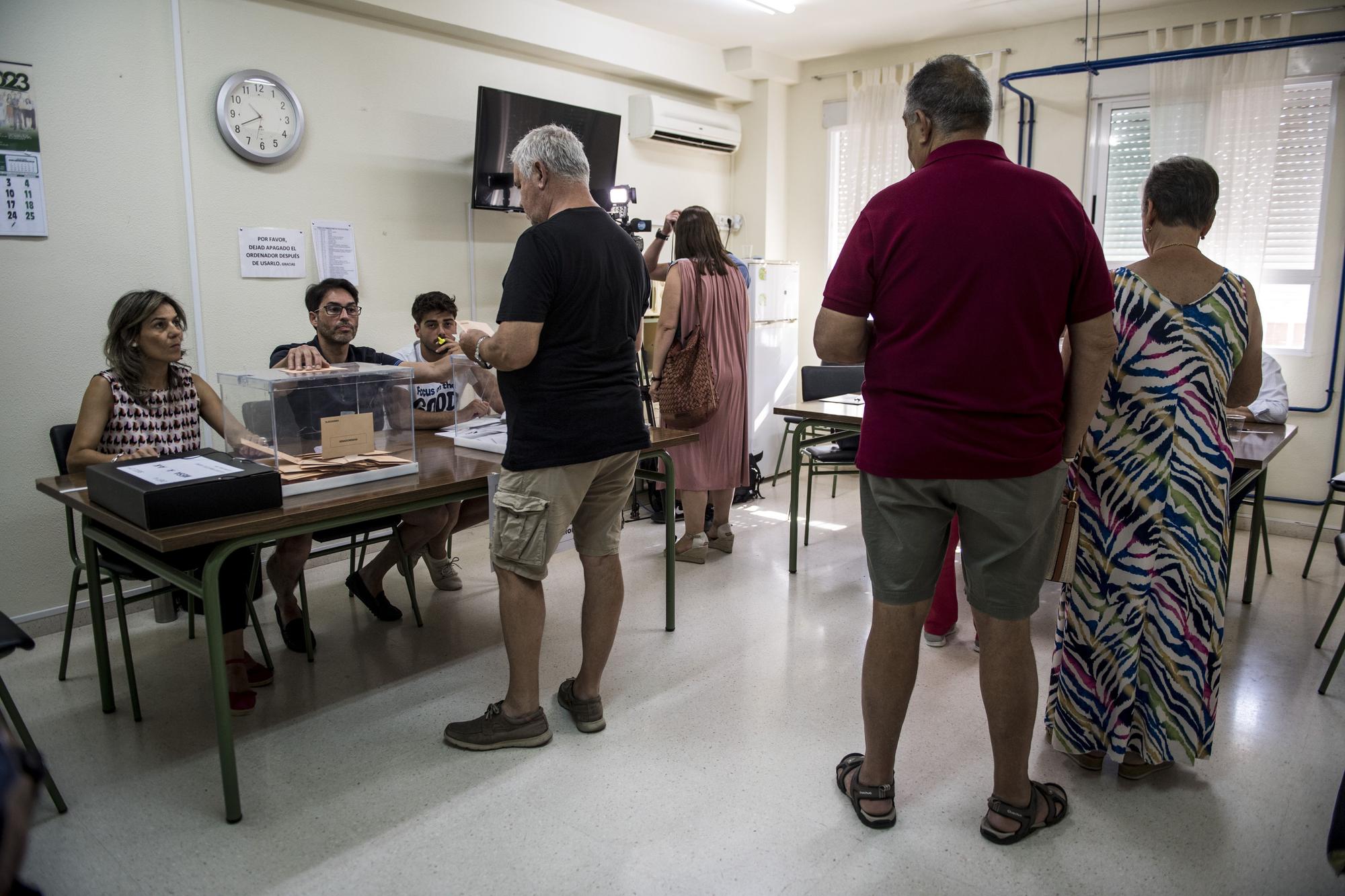 Fotogalería | Así se vive la jornada electoral en Extremadura y España