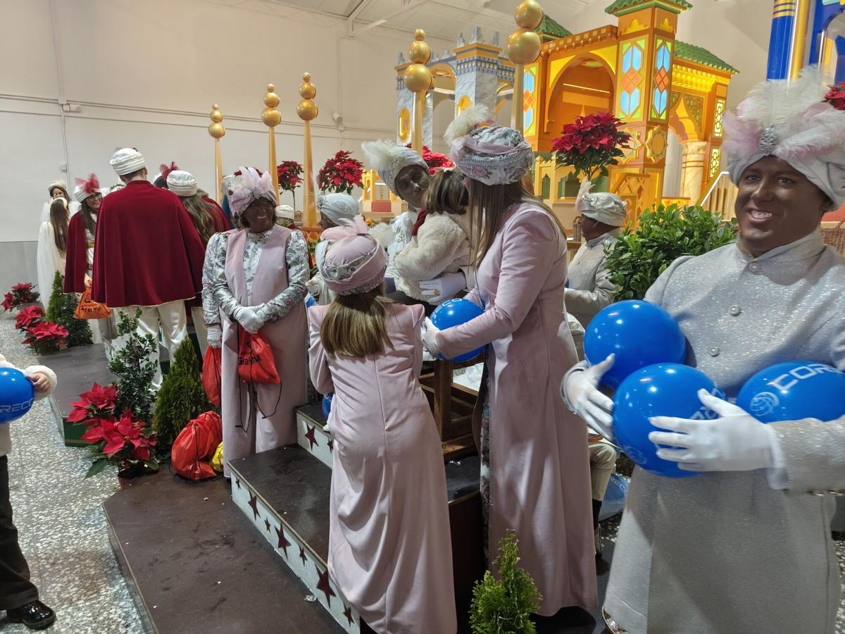Ilusión infantil con los Magos en Lucena