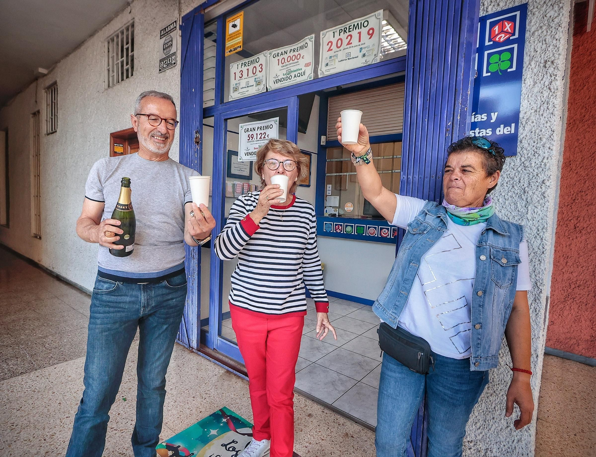 Celebración en varias administraciones de Tenerife por el Sorteo del Niño
